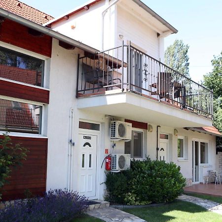 Rev Apartman 蒂豪尼 外观 照片