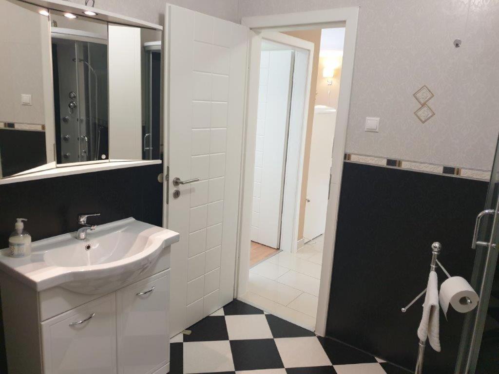 Rev Apartman 蒂豪尼 外观 照片